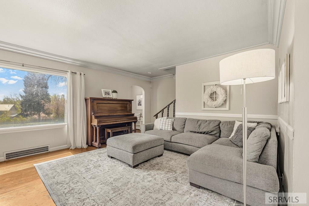 149 East Main Street St. Anthony, ID 83445 - Photo 3 of 33 Living Room