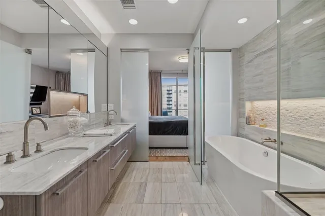 $1,035,000 | 3130 North Harwood Street, Unit 905, Dallas, TX 75201