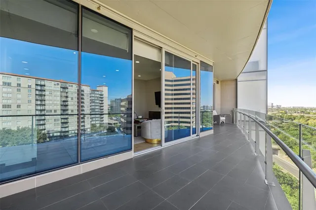 $1,035,000 | 3130 North Harwood Street, Unit 905, Dallas, TX 75201