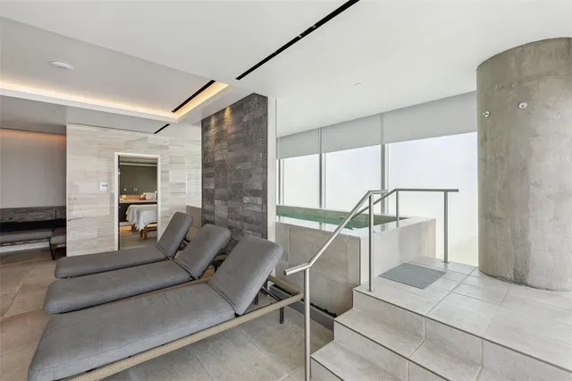 $1,035,000 | 3130 North Harwood Street, Unit 905, Dallas, TX 75201