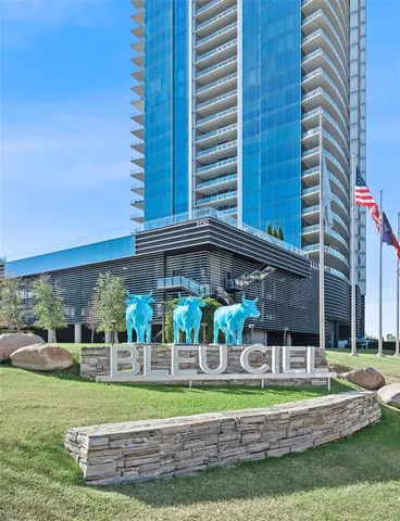 $1,035,000 | 3130 North Harwood Street, Unit 905, Dallas, TX 75201