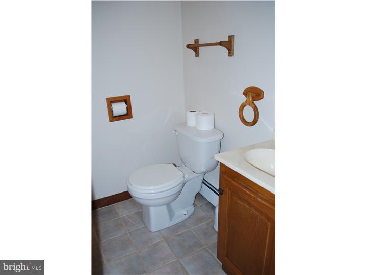 25 Keller Road Newark, DE 19713 - Photo 9 of 20 Half Bath