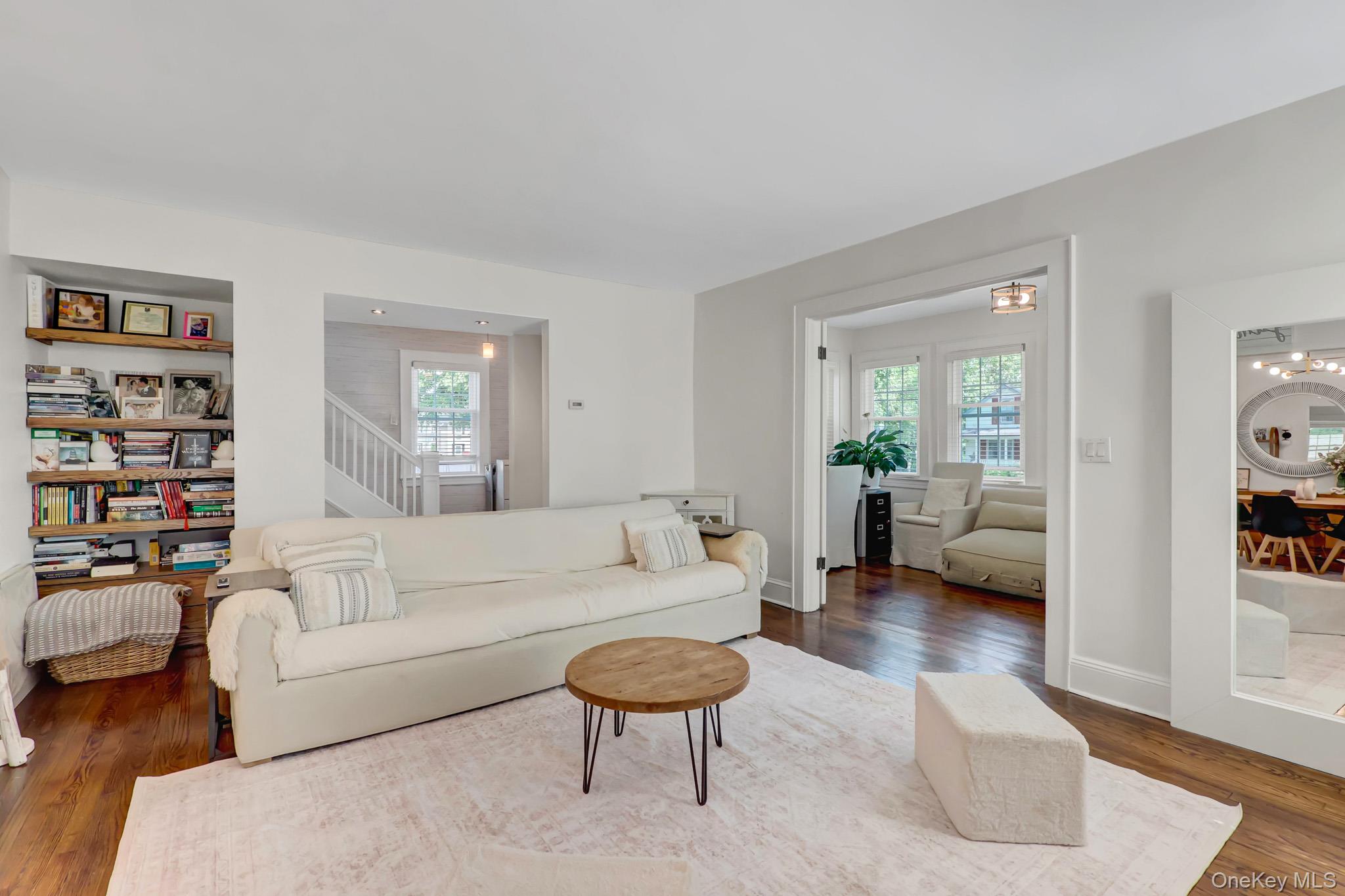 147 Locust Avenue Babylon, NY 11702 - Photo 5 of 31