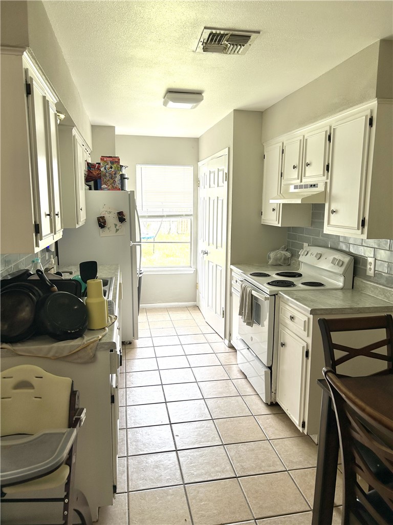 1608 Cimmarron Street, Unit B Portland, TX 78374 - Photo 2 of 11