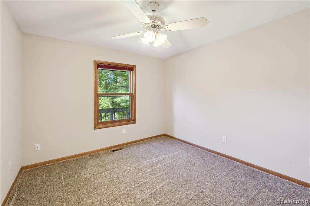 10419 Maple Road Hartland, MI 48353 - Photo 21 of 35