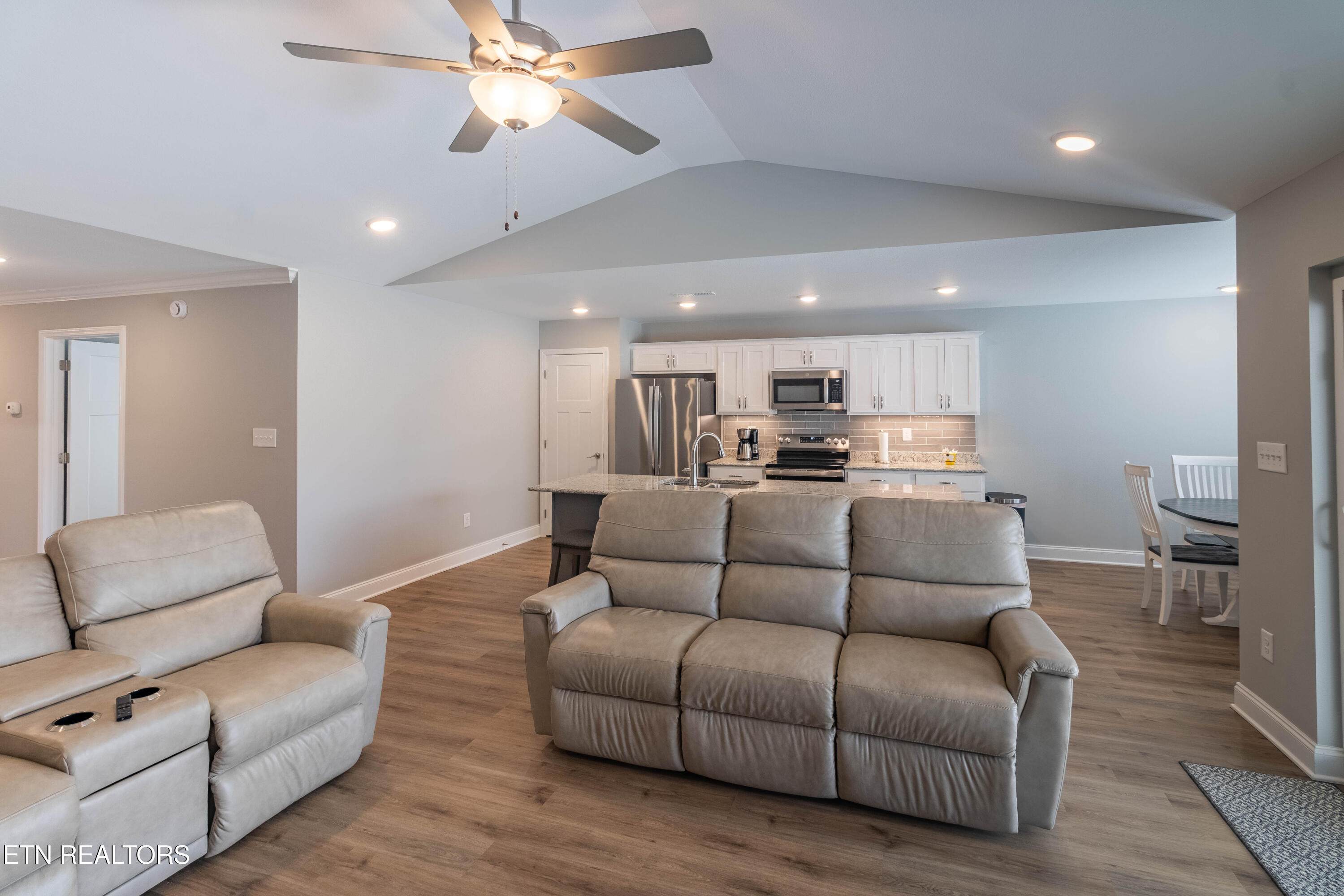 712 Snowflower Circle Pigeon Forge, TN 37863 - Photo 19 of 52 IMG_3469-HDR