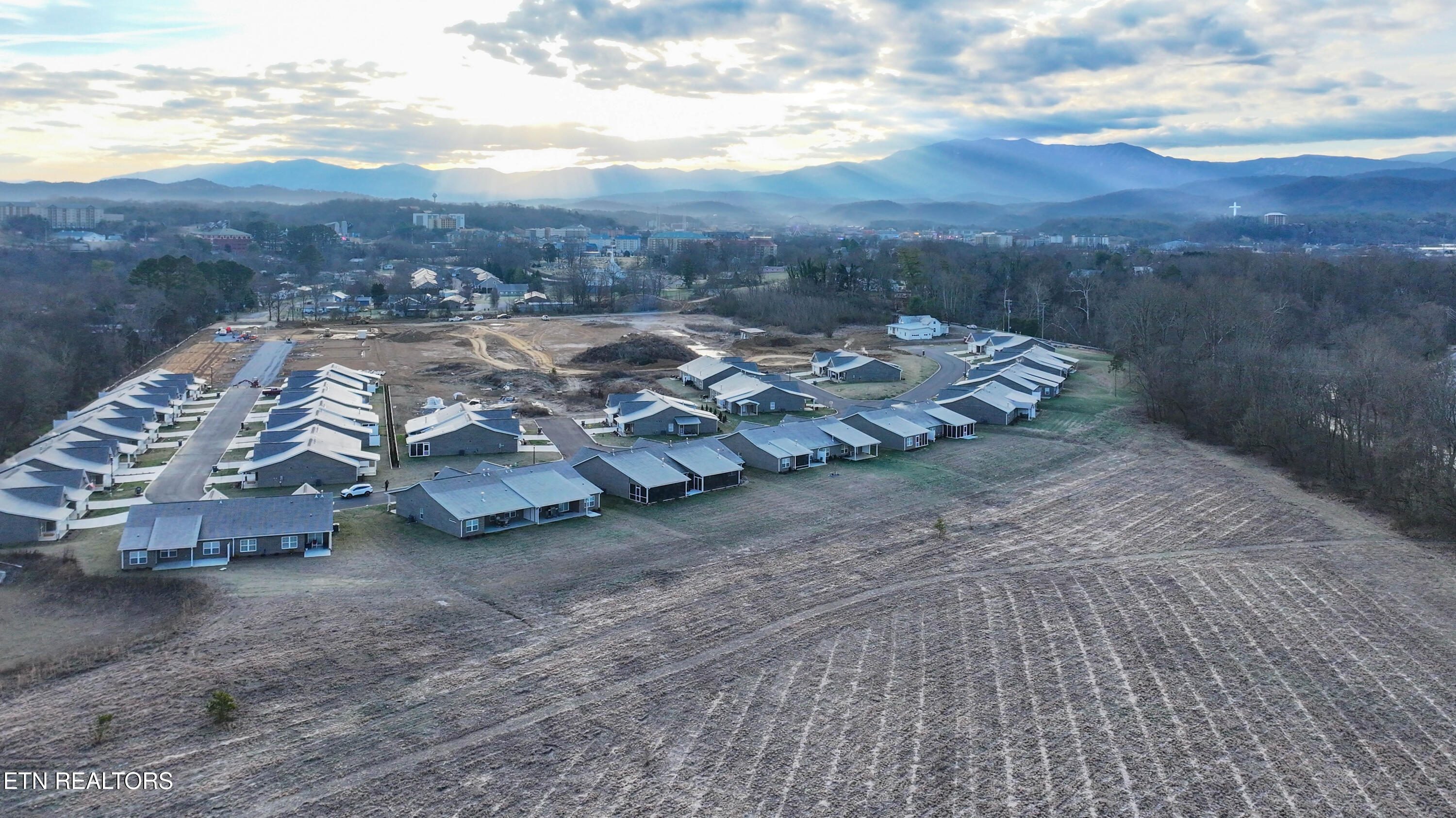 712 Snowflower Circle Pigeon Forge, TN 37863 - Photo 7 of 52 DJI_20260121090118_0522_D