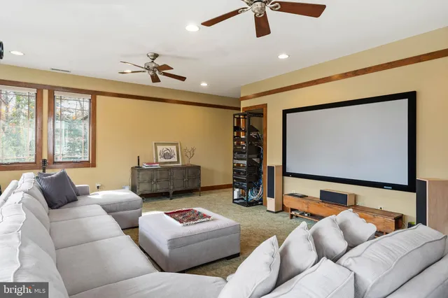 a view of an outdoor space