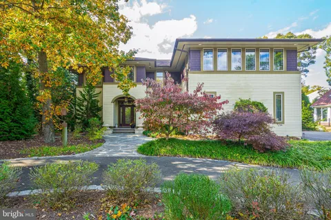 an aerial view of house with yard and mountain view
