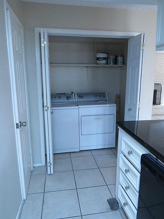 9535 Clanton Street Houston, TX 77080 - Photo 15 of 22 Washer and dryer space located near the kitchen for convenience