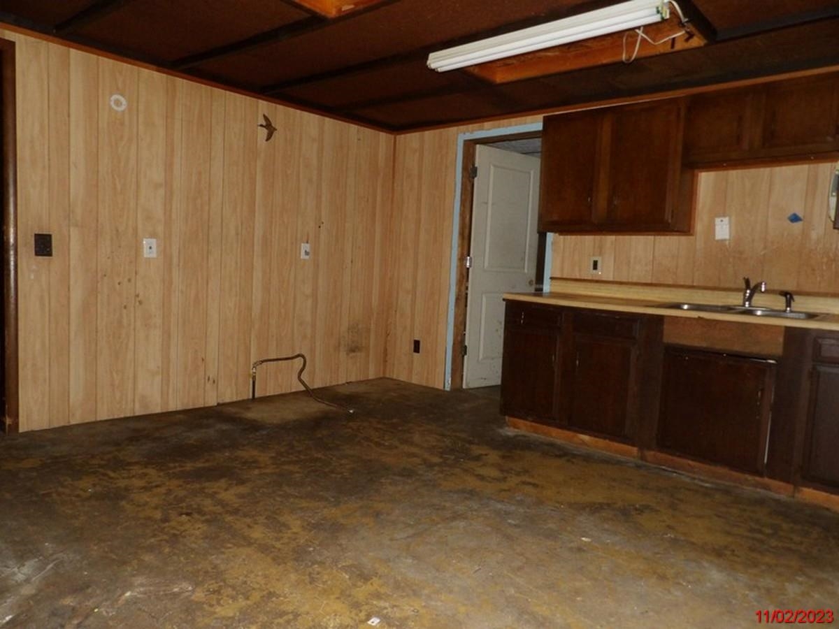 103 North Tuscola Road Bay City, MI 48708 - Photo 11 of 13