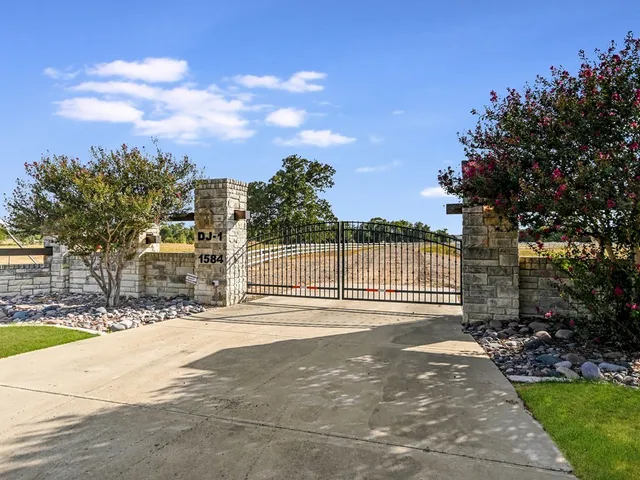$3,850,000 | 1584 County Road 226, Giddings, TX 78942