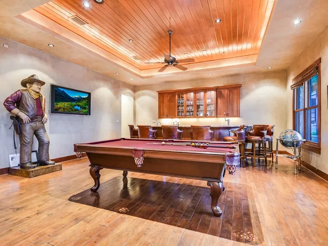 $3,850,000 | 1584 County Road 226, Giddings, TX 78942