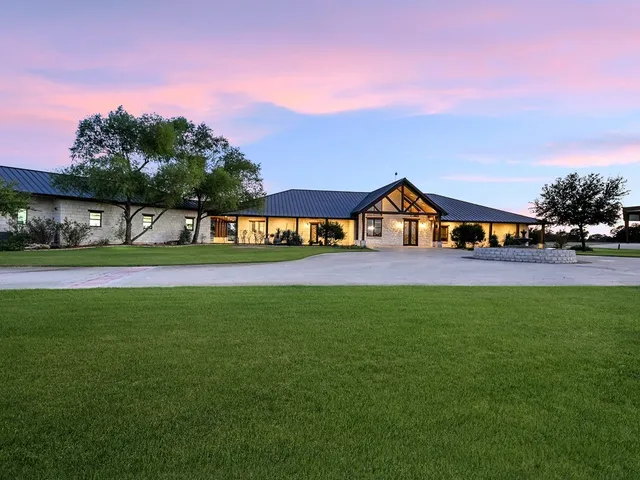 $3,850,000 | 1584 County Road 226, Giddings, TX 78942