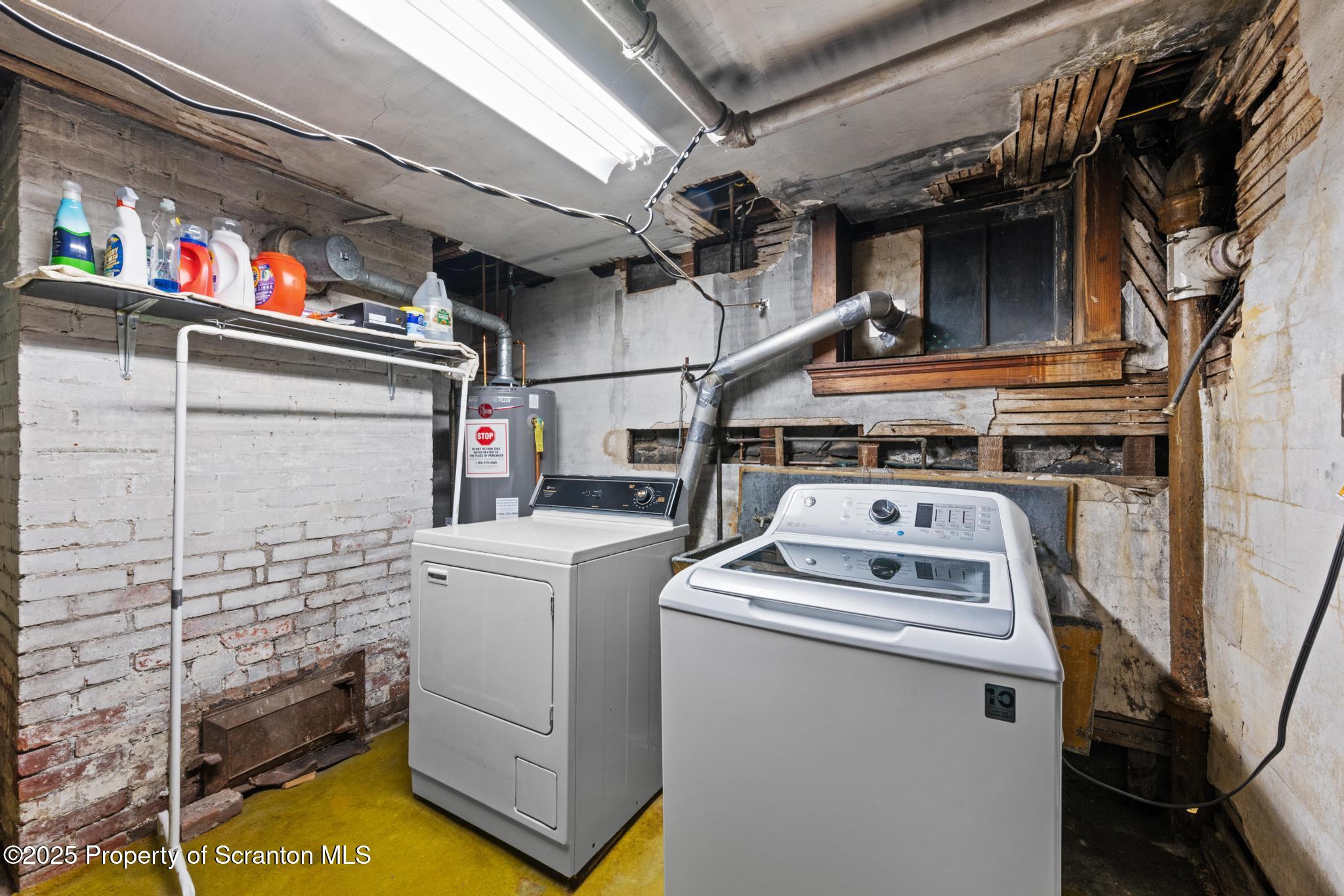 1012 Sunset Street Scranton, PA 18509 - Photo 37 of 46 a utility room with dryer and washer