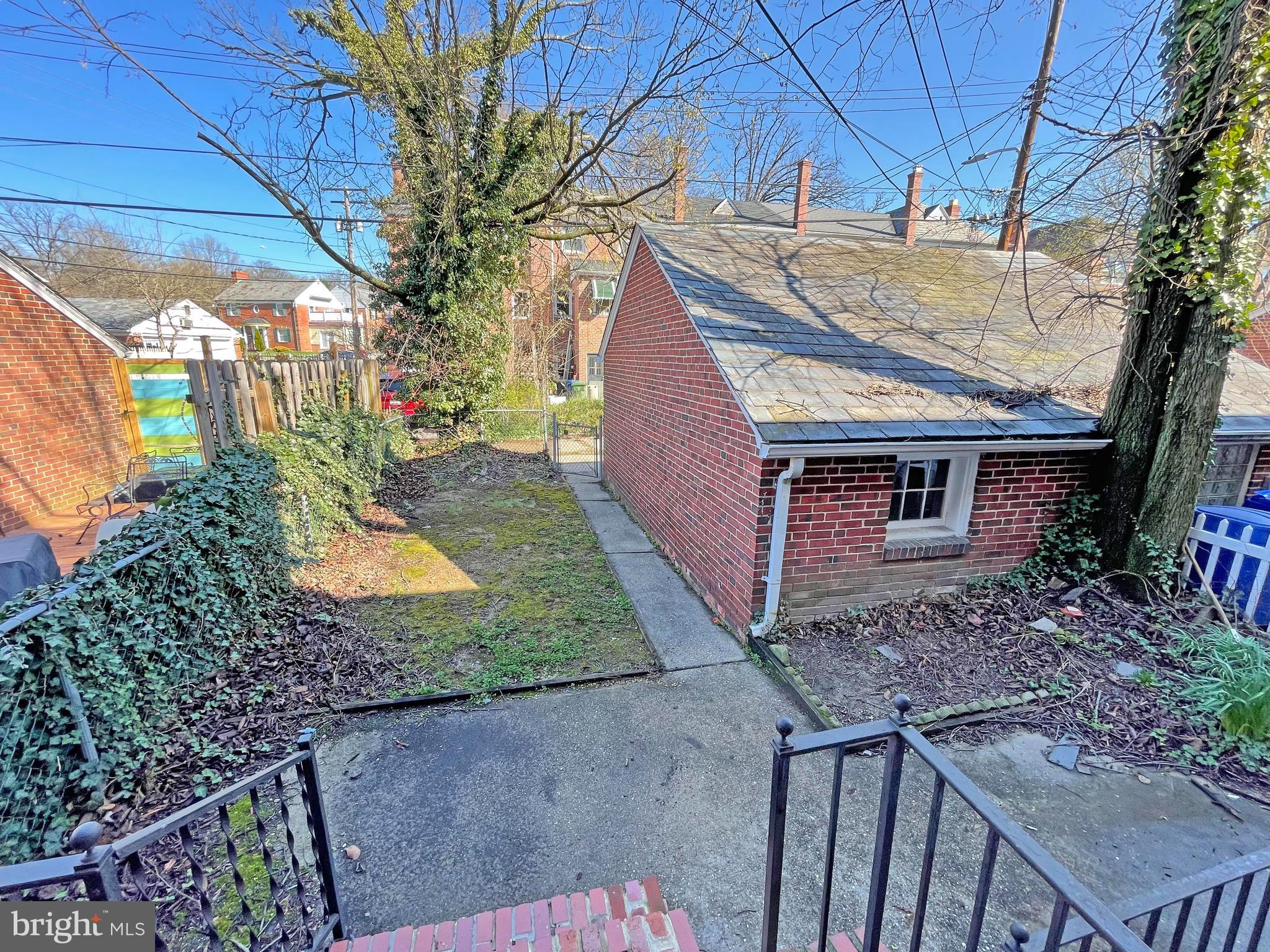 1504 Roundhill Road Baltimore, MD 21218 - Photo 4 of 31 Gallery Image 4