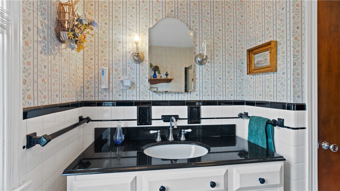 14 Barnes Street Smithfield, RI 02828 - Photo 21 of 44