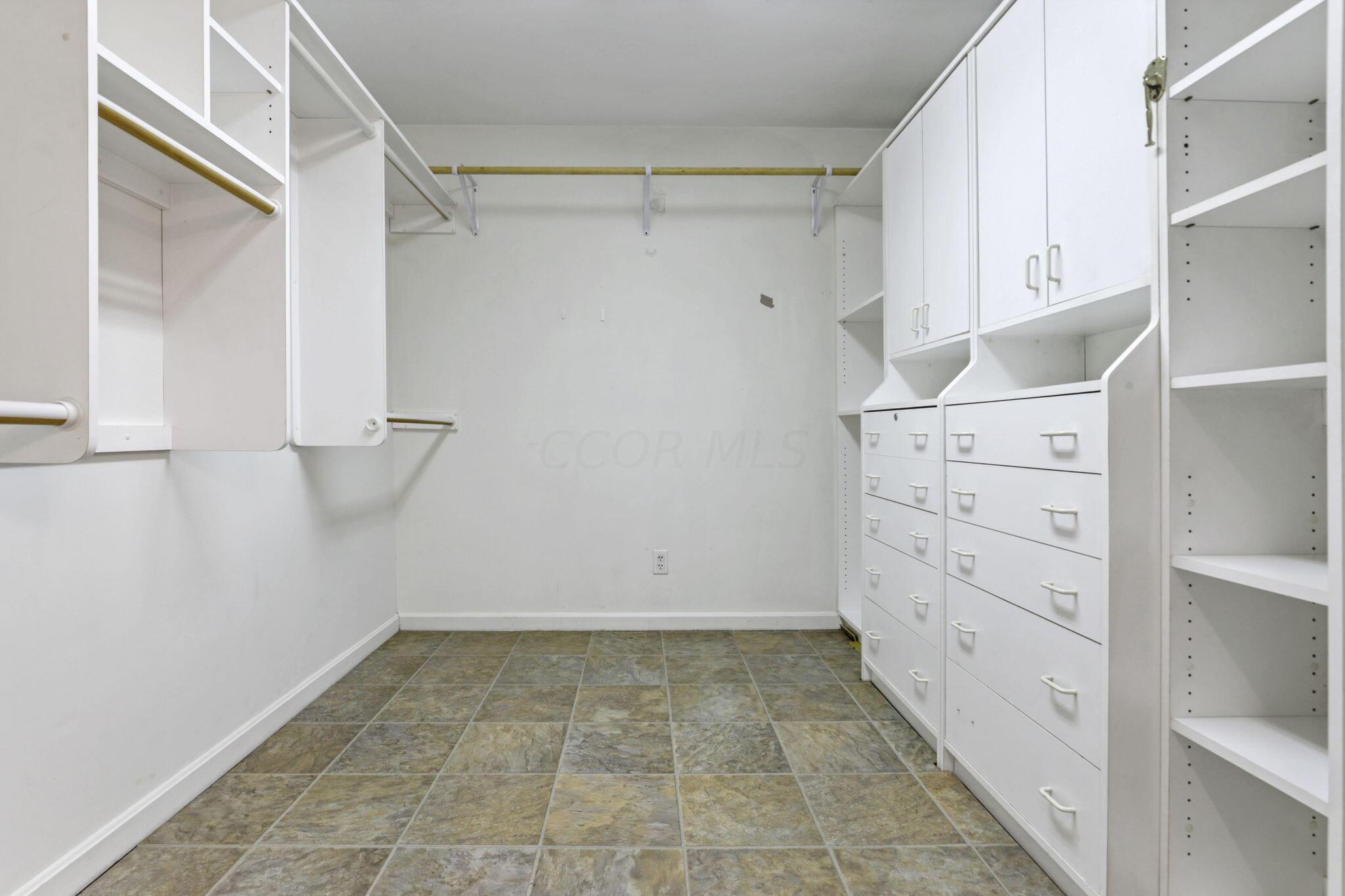 7255 Ridge Road Zanesville, OH 43701 - Photo 58 of 91 Owner's Suite