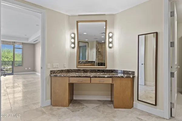 $1,350,000 | 2211 East Camelback Road, Unit 201, Phoenix, AZ 85016