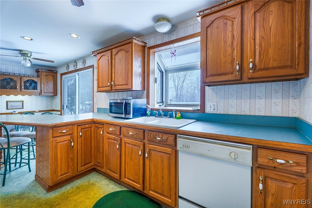 4797 Beach Ridge Road Pendleton, NY 14094 - Photo 7 of 28