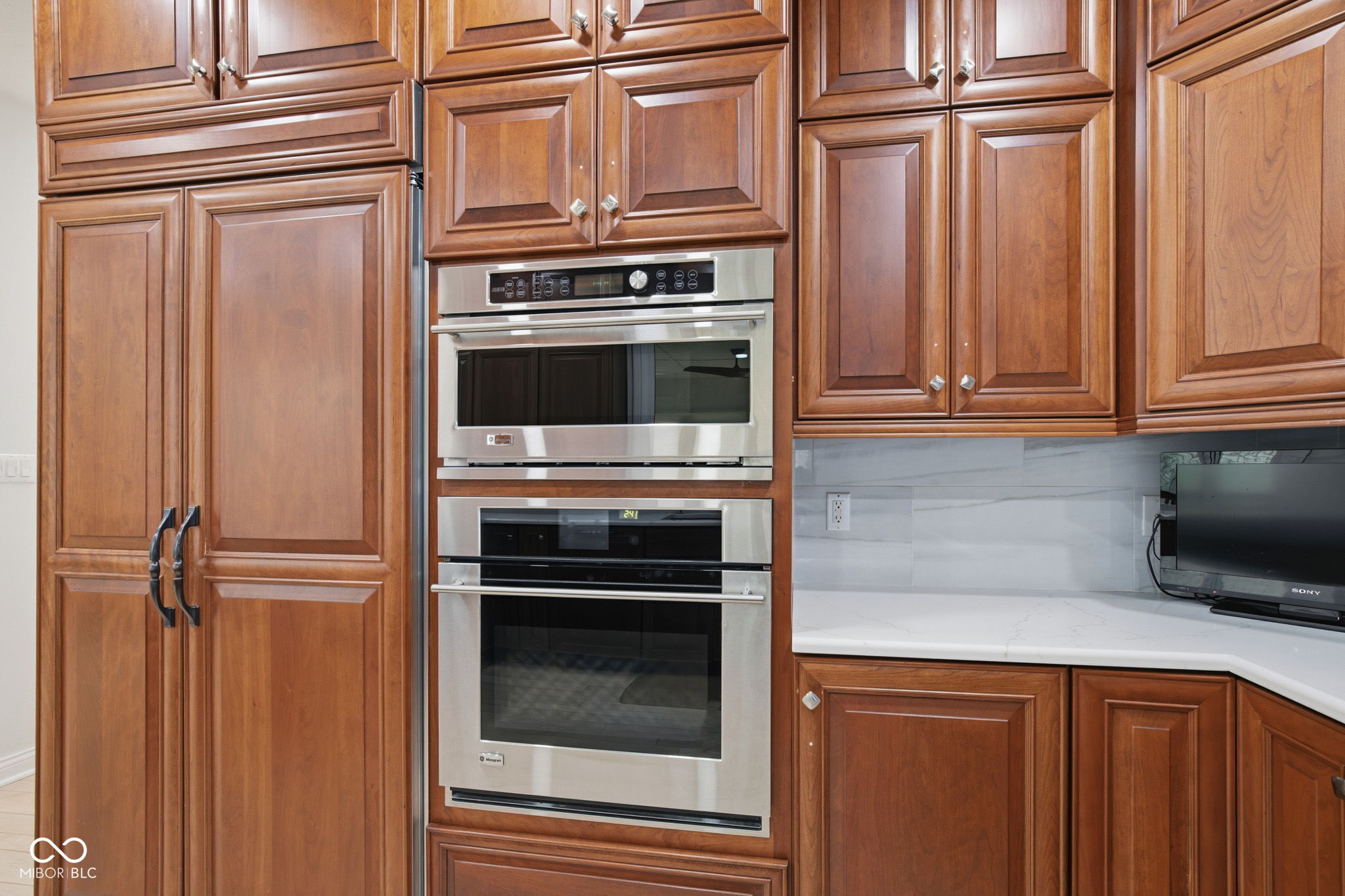 5717 Fall Creek Road Indianapolis, IN 46220 - Photo 19 of 76