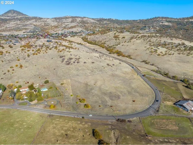 $1,350,000 | 5111 Cherry Lane, Medford, OR 97504