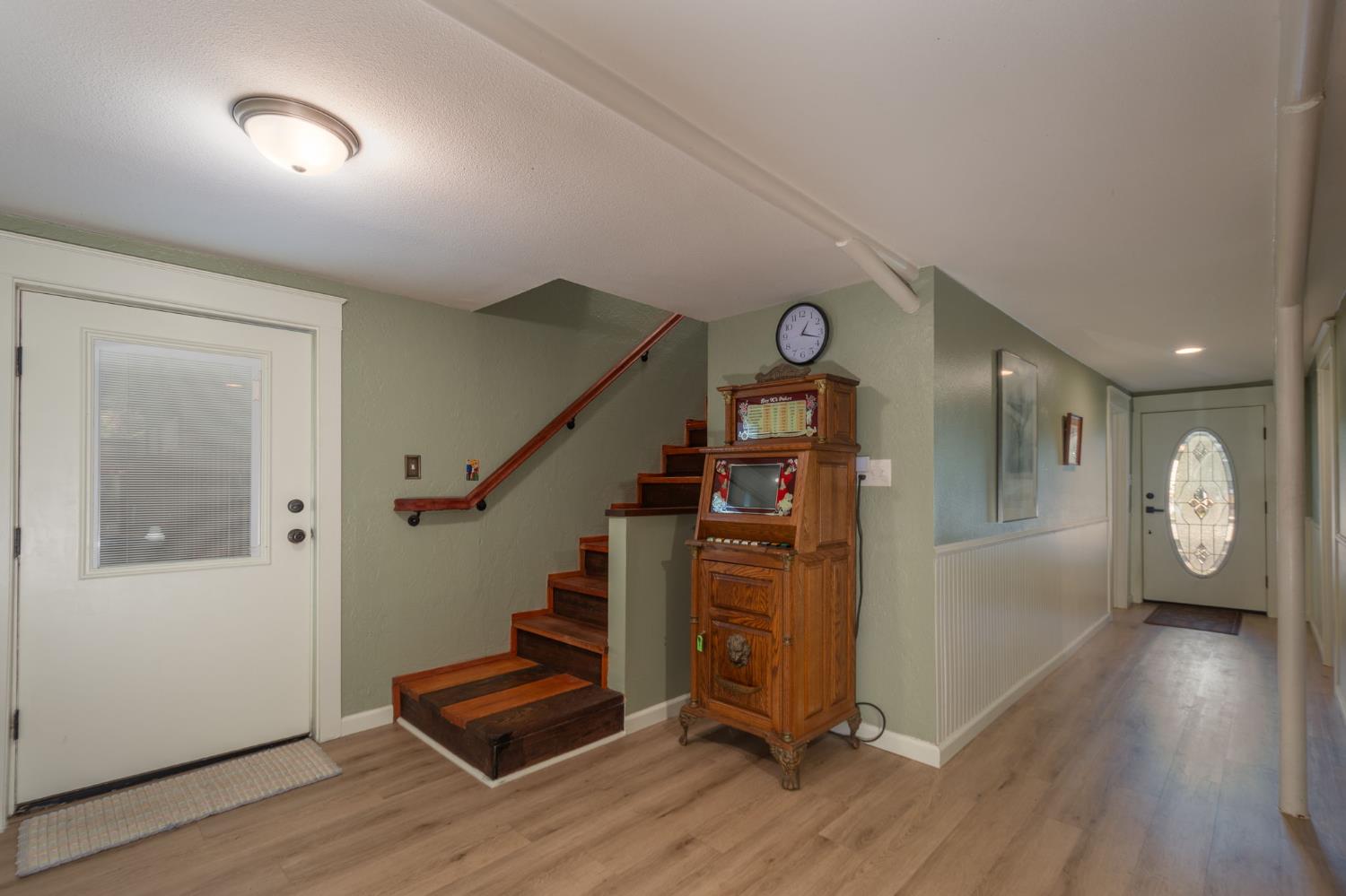 15663 Ojai Road Santa Paula, CA 93060 - Photo 26 of 47 a view of entryway with wooden floor