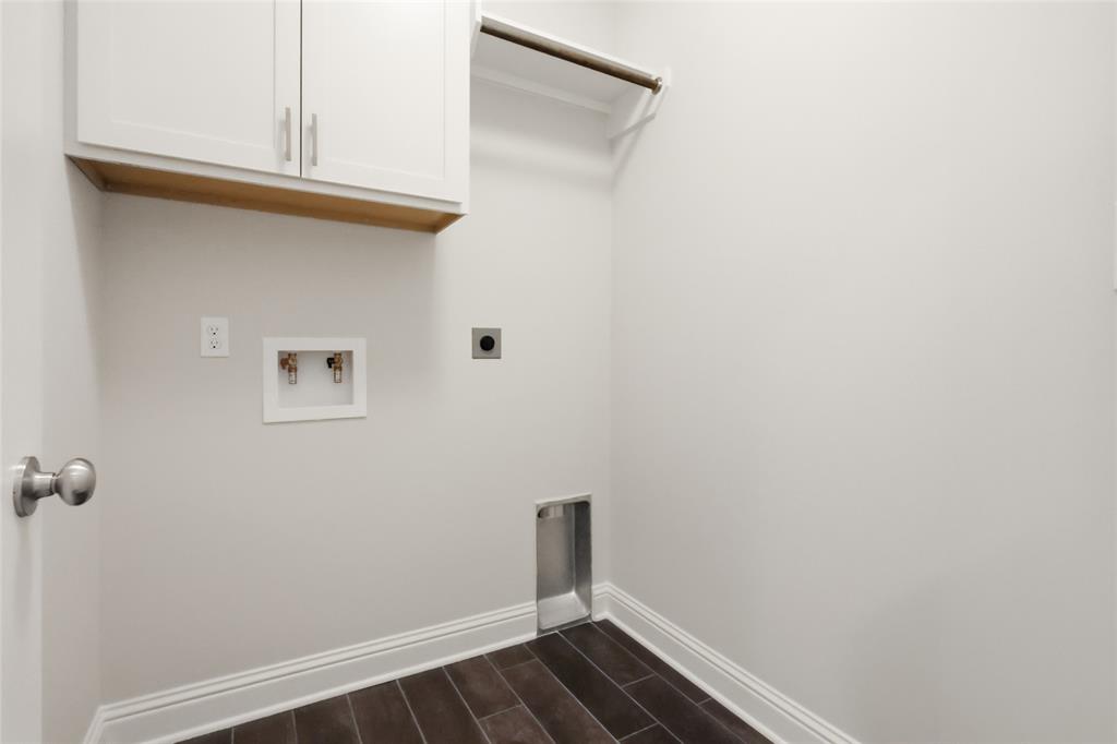 330 Prien Lk Loop Bossier City, LA 71111 - Photo 21 of 28 a view of small space with wooden floor