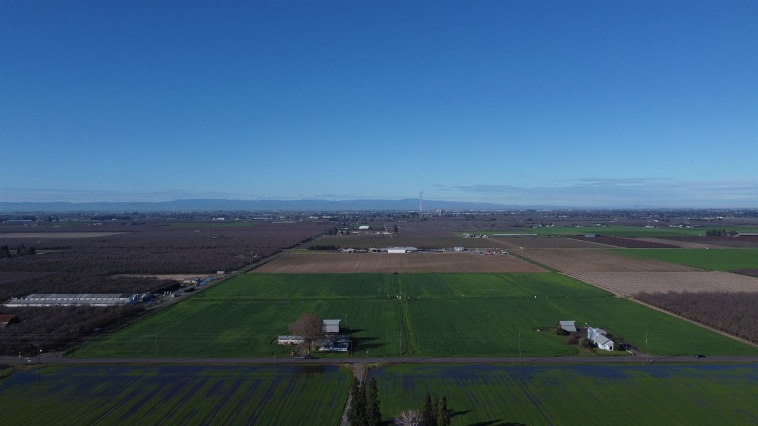 13085 North Vincent Road Turlock, CA 95380 - Photo 2 of 11 a view of a lake with a big yard