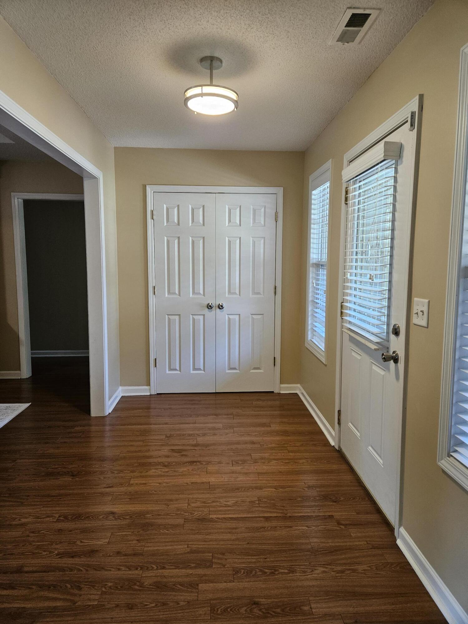 2947 Sylvan Way Sumter, SC 29150 - Photo 3 of 44 20240523_101209