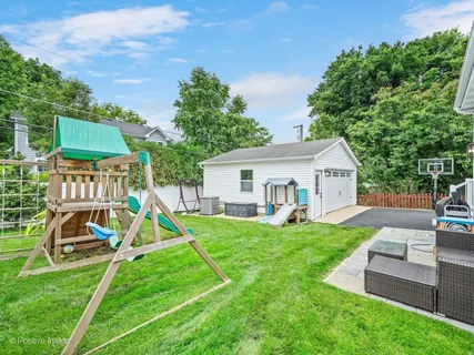 $750,000 | 4512 Washington Street, Downers Grove, IL 60515