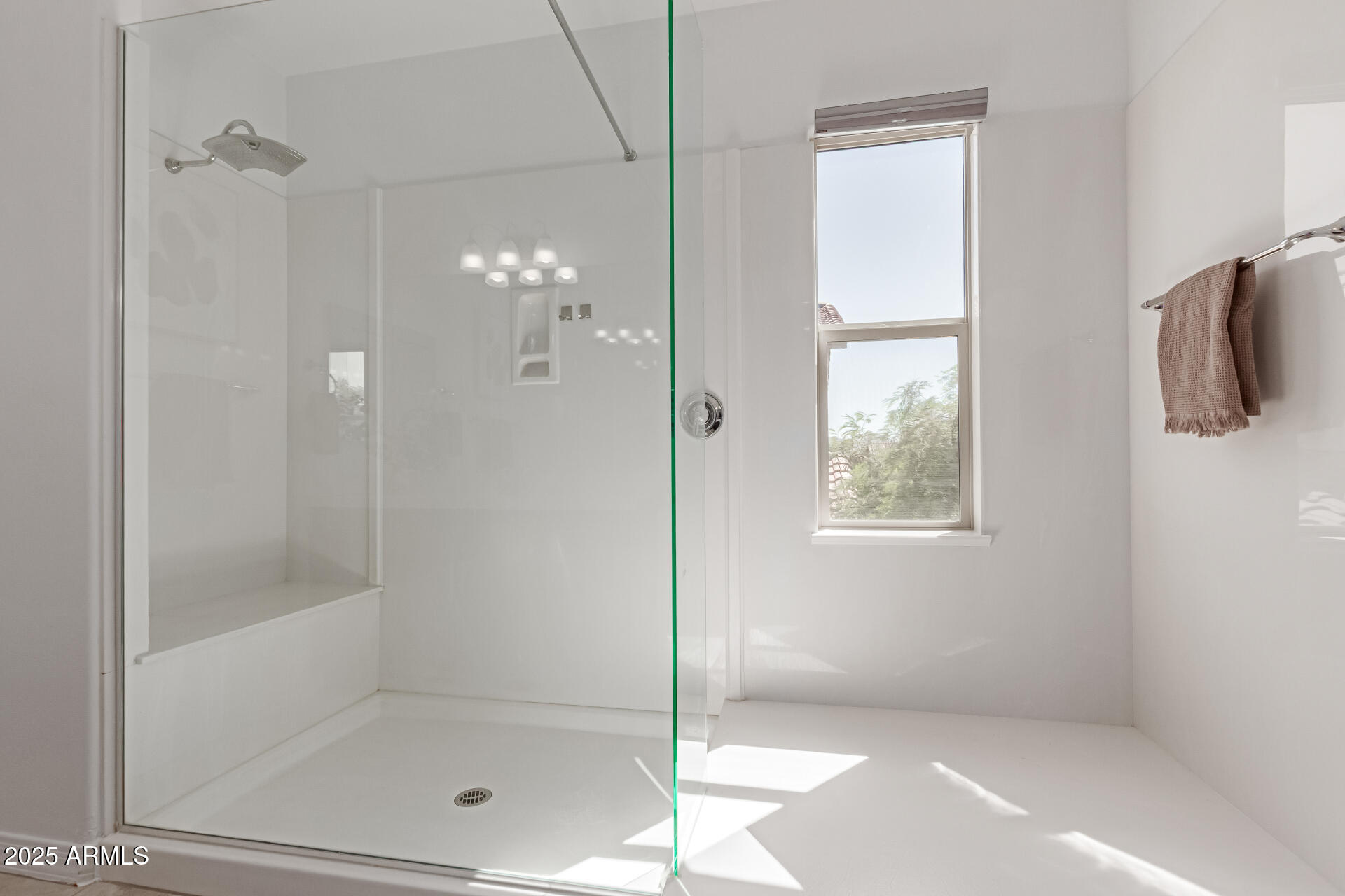 4635 East Patrick Lane Phoenix, AZ 85050 - Photo 17 of 34 Primary Bathroom