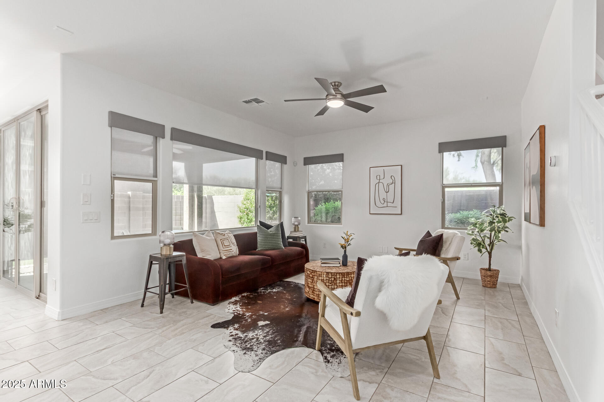 4635 East Patrick Lane Phoenix, AZ 85050 - Photo 2 of 34 Great Room