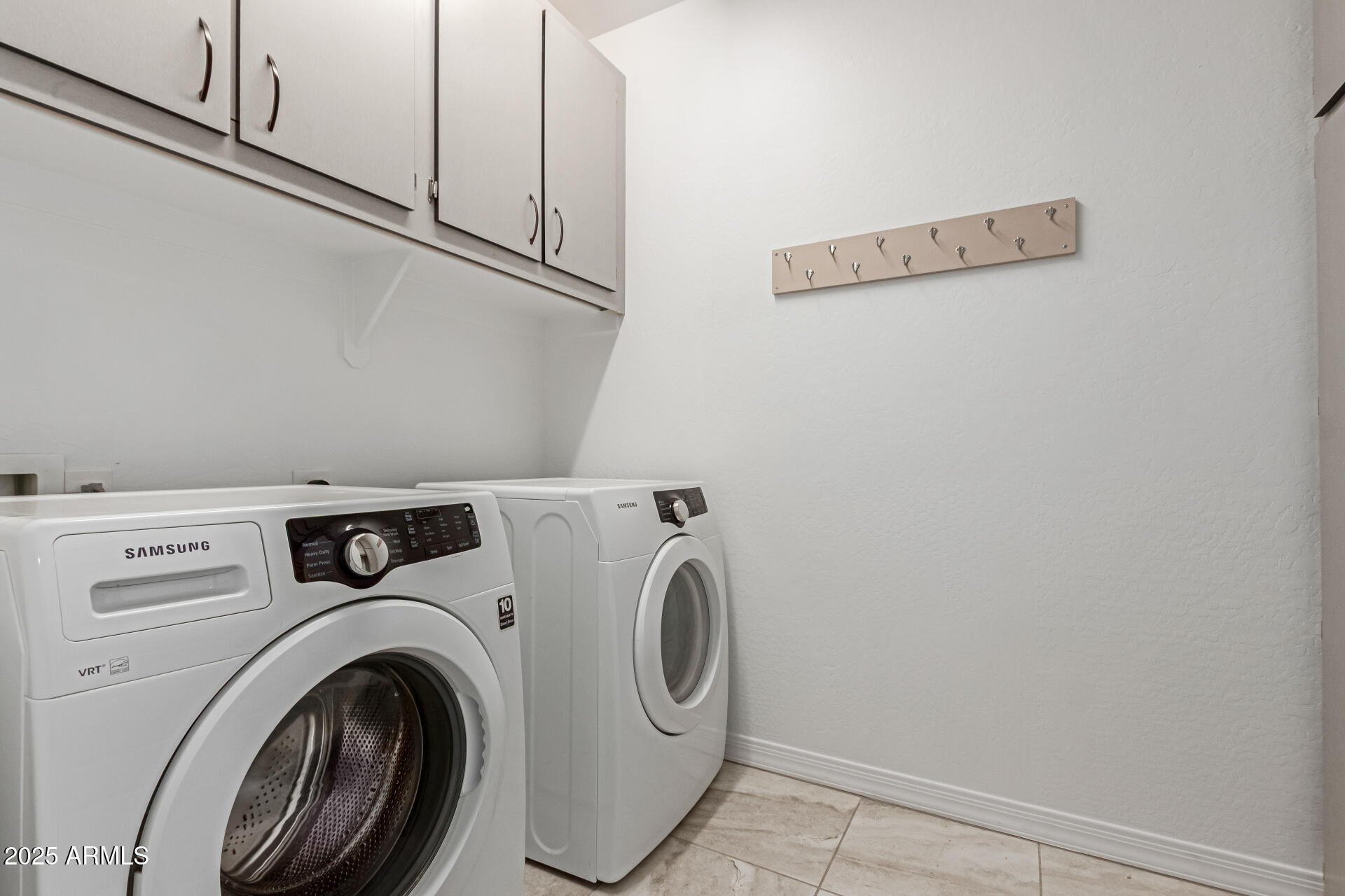 4635 East Patrick Lane Phoenix, AZ 85050 - Photo 28 of 34 Laundry