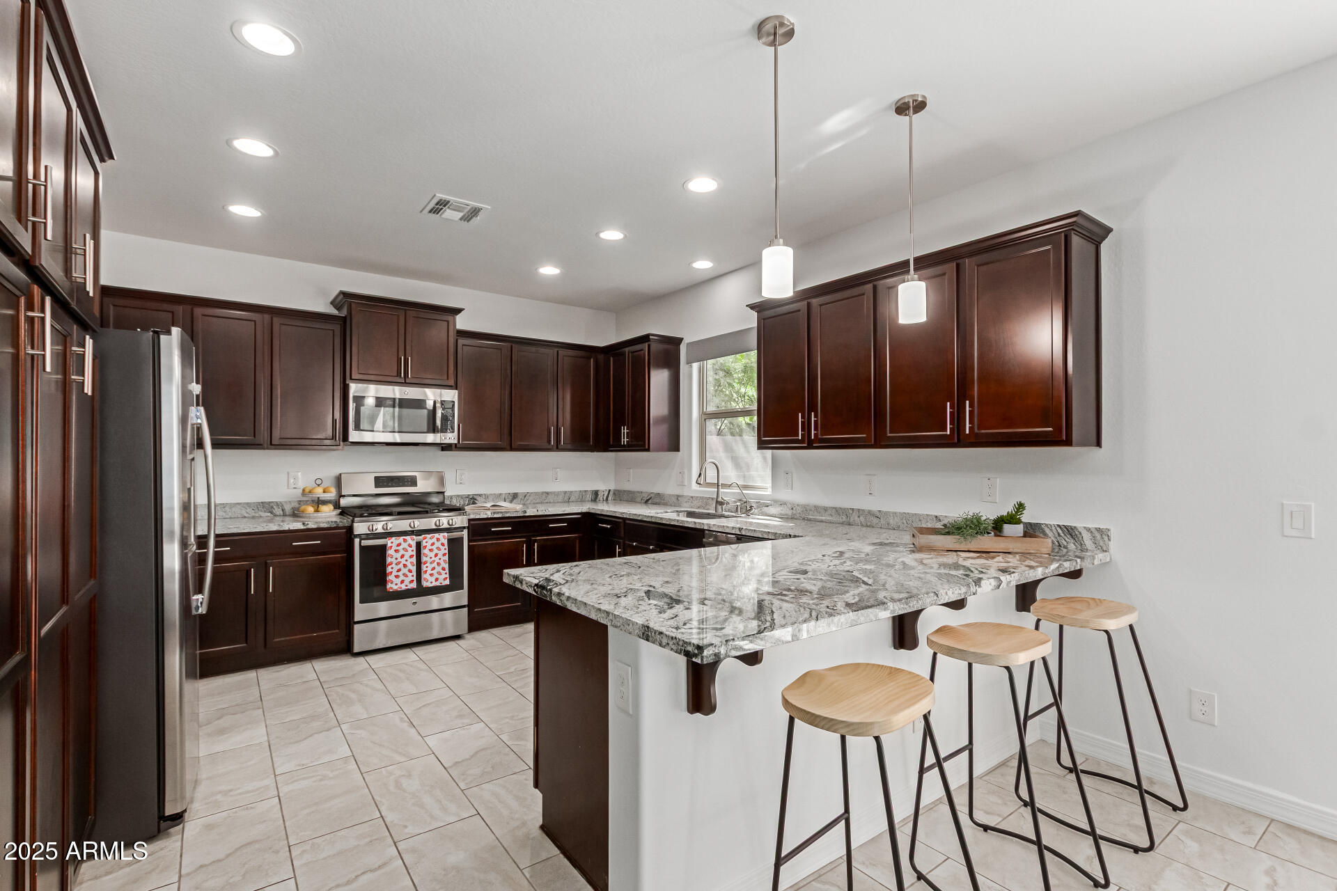 4635 East Patrick Lane Phoenix, AZ 85050 - Photo 6 of 34 Kitchen