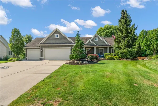 $600,000 | 2678 Hawthorne Court, Jenison, MI 49428