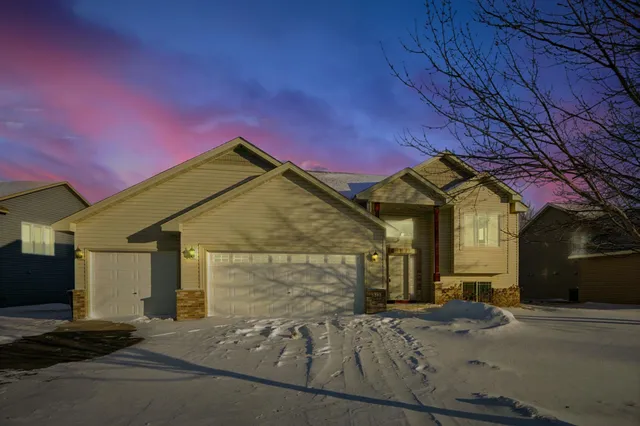 $295,000 | 512 Frankfort Way, Waverly, MN 55390