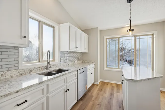 $295,000 | 512 Frankfort Way, Waverly, MN 55390