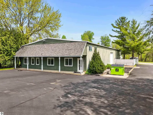 $749,900 | 9435 East Cherry Bend Road, Traverse City, MI 49684