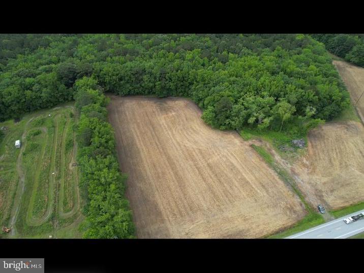 30299 Sam Barnes Road Westover, MD 21871 - Photo 2 of 4 a view of a backyard