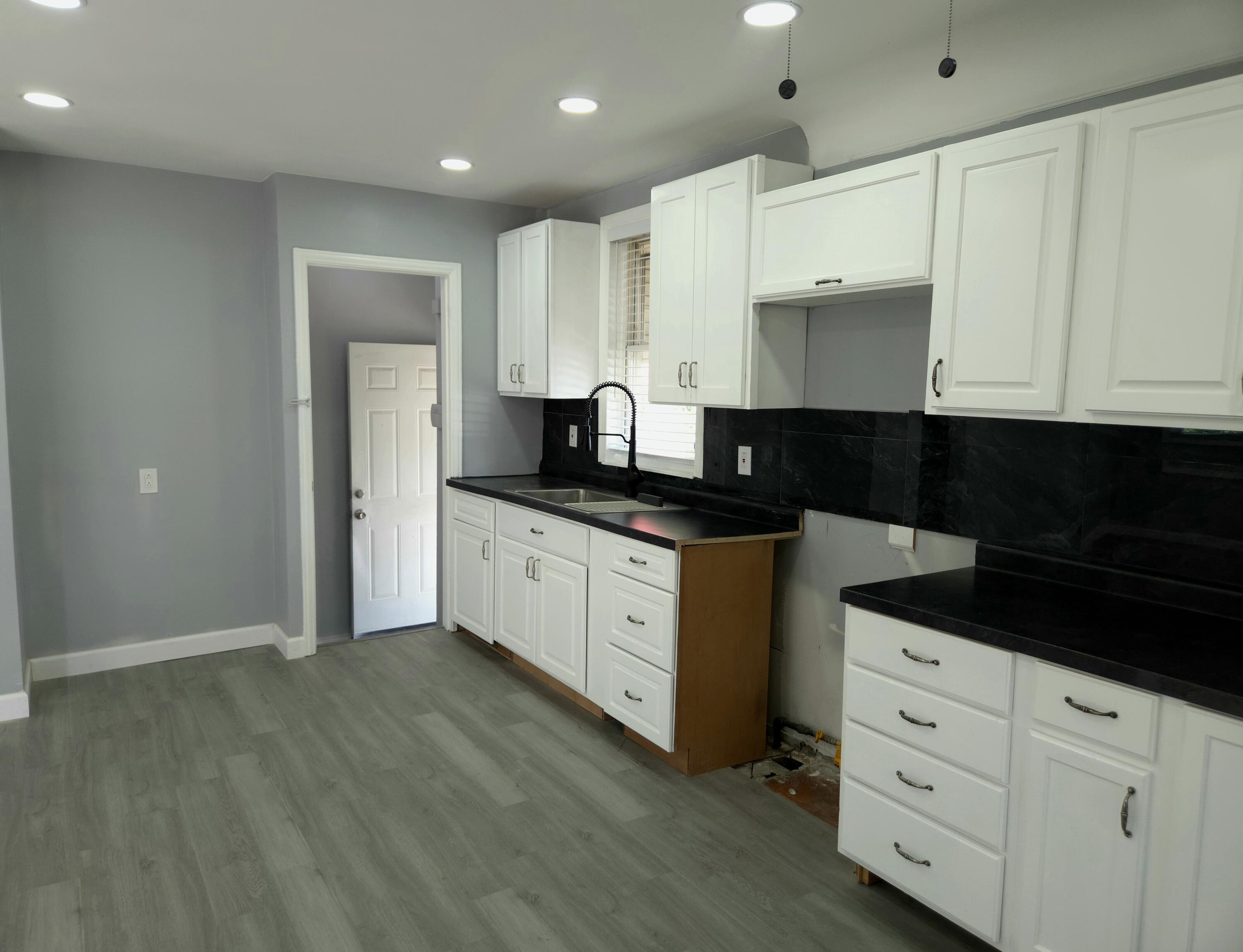 11792 Burt Road Detroit, MI 48228 - Photo 8 of 46 1000079444