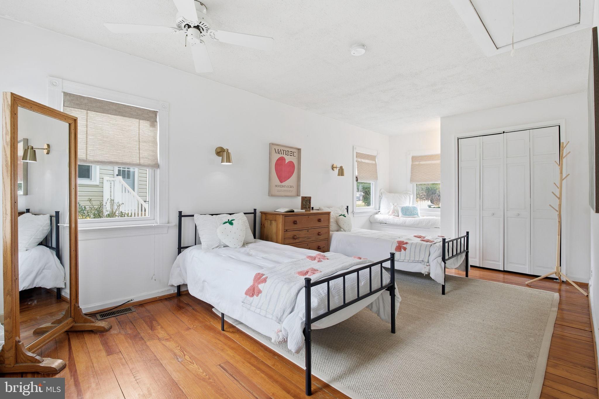 1446 Ridgeway Arnold, MD 21012 - Photo 22 of 41 a bedroom that has a bed and a table in it