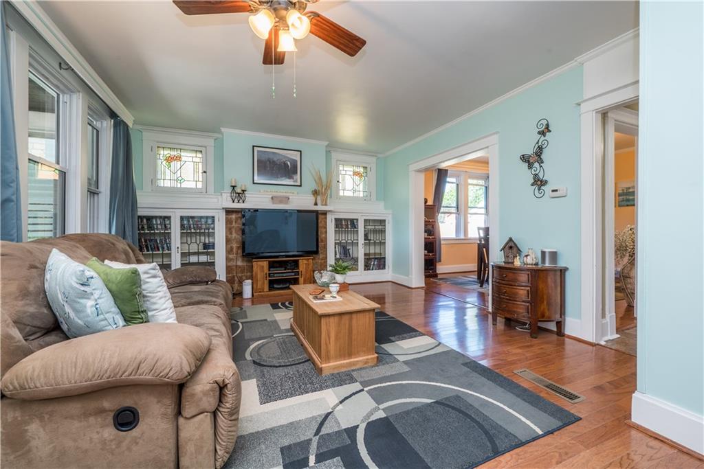 2716 Castlegate Avenue Pittsburgh, PA 15226 - Photo 3 of 50