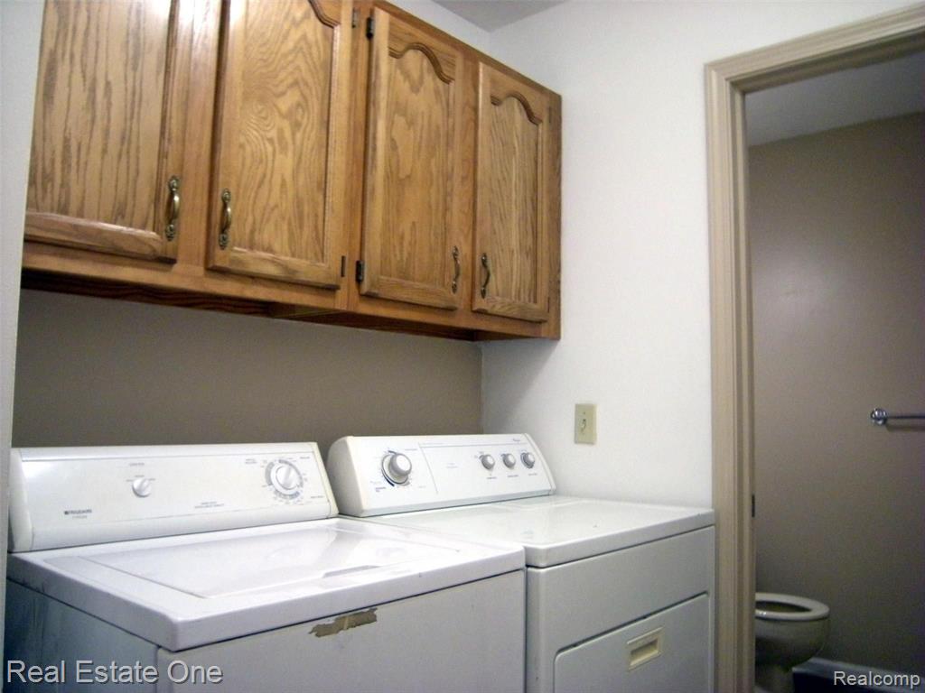 9415 Newburgh Road Livonia, MI 48150 - Photo 25 of 38
