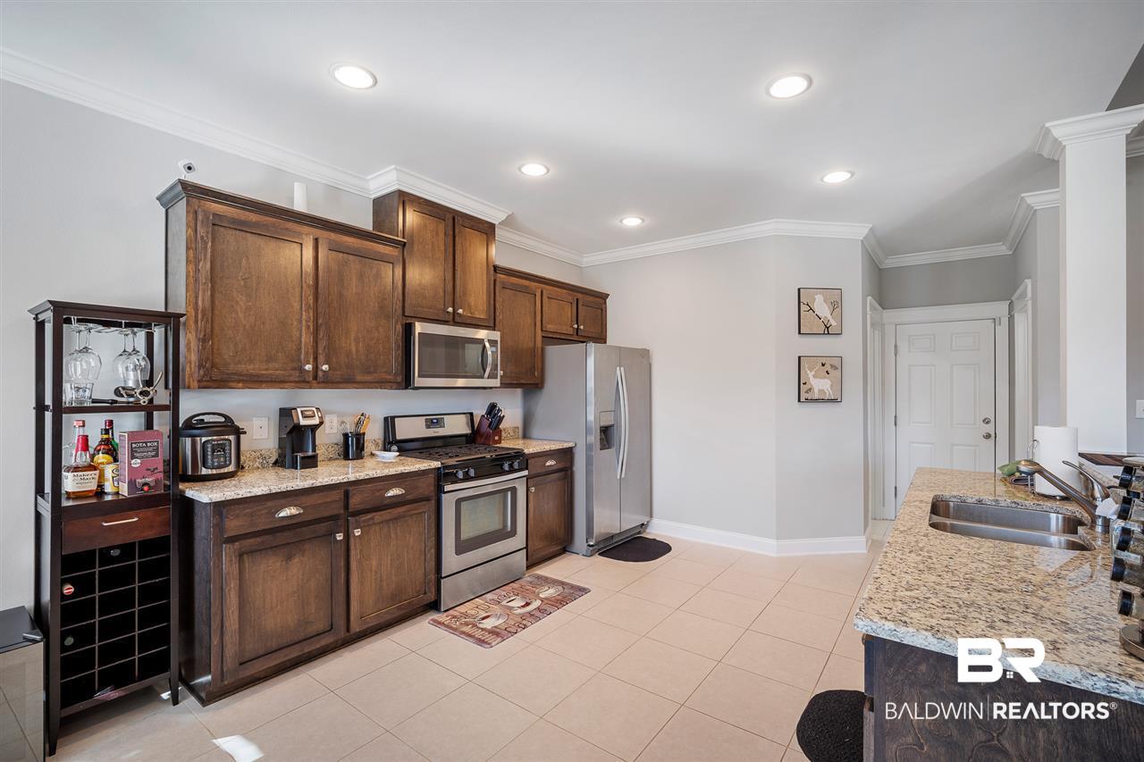 8687 Rosedown Lane Daphne, AL 36526 - Photo 8 of 27 Kitchen w/gas range
