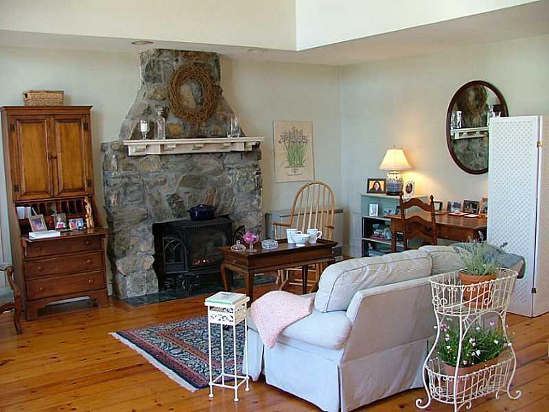 186 Cottage Road Windham, ME 04062 - Photo 7 of 23 Living Room.