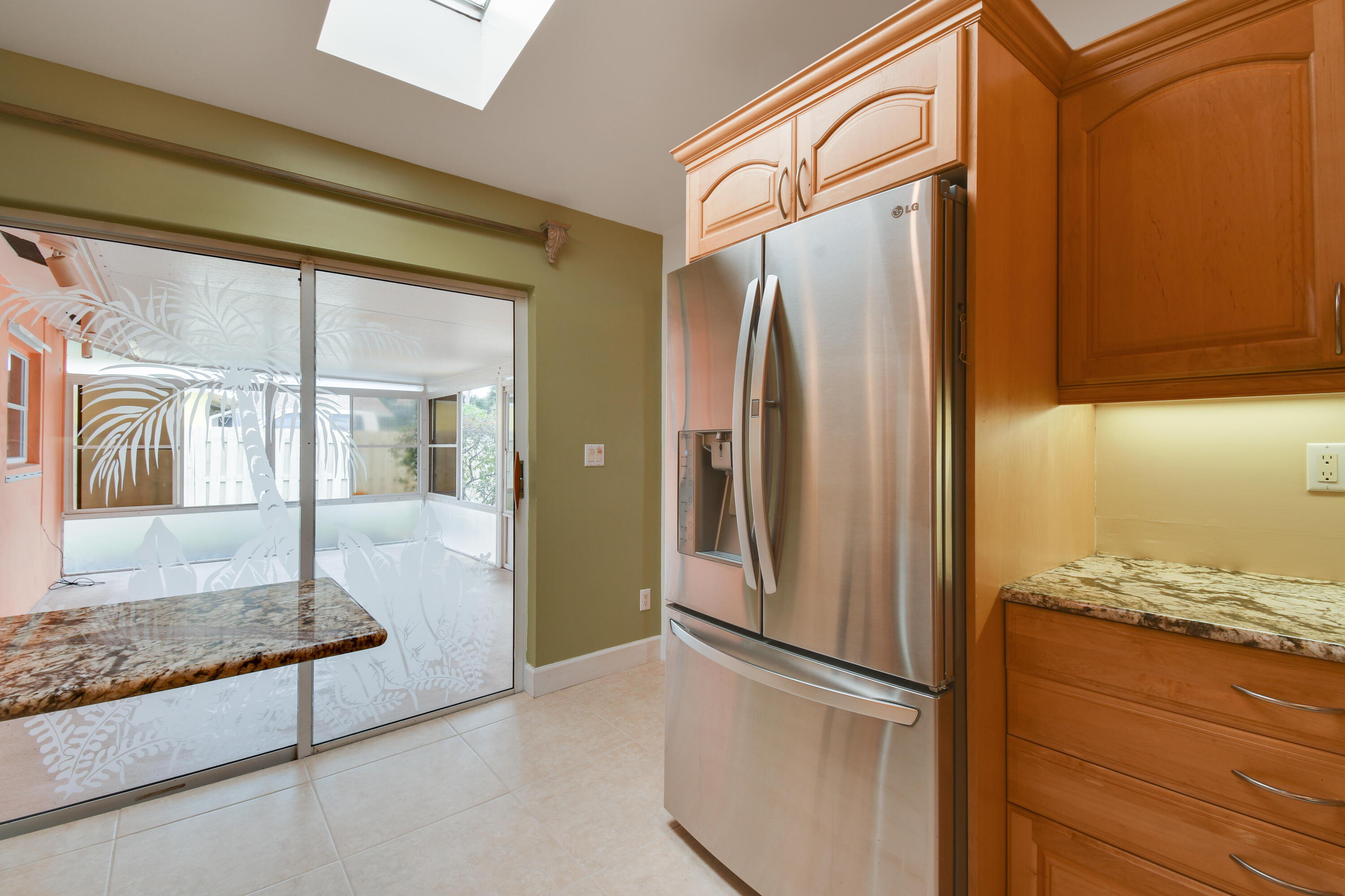 122 Pineview Road Jupiter, FL 33469 - Photo 11 of 37 Kitchen
