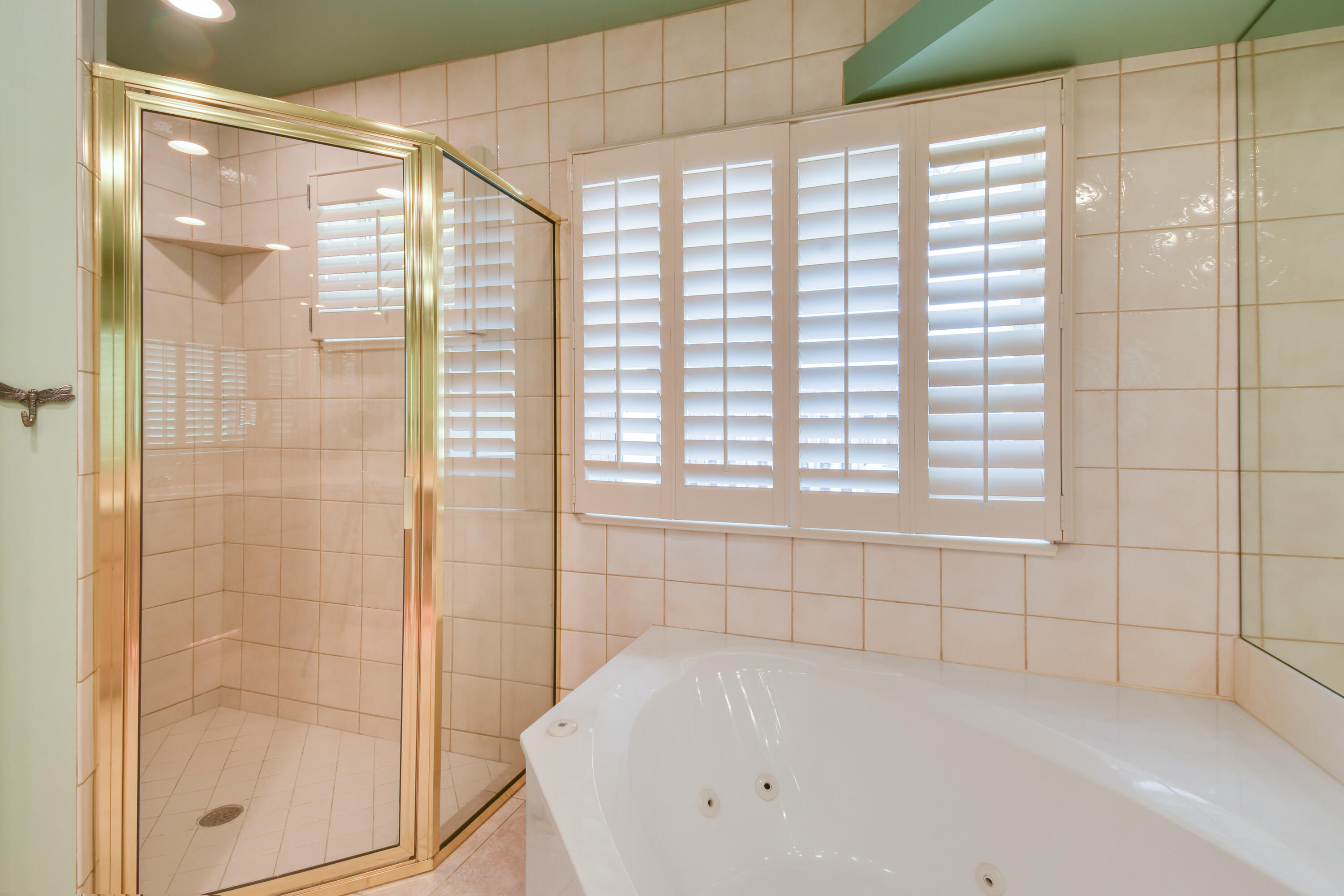 122 Pineview Road Jupiter, FL 33469 - Photo 17 of 37 Master Bath