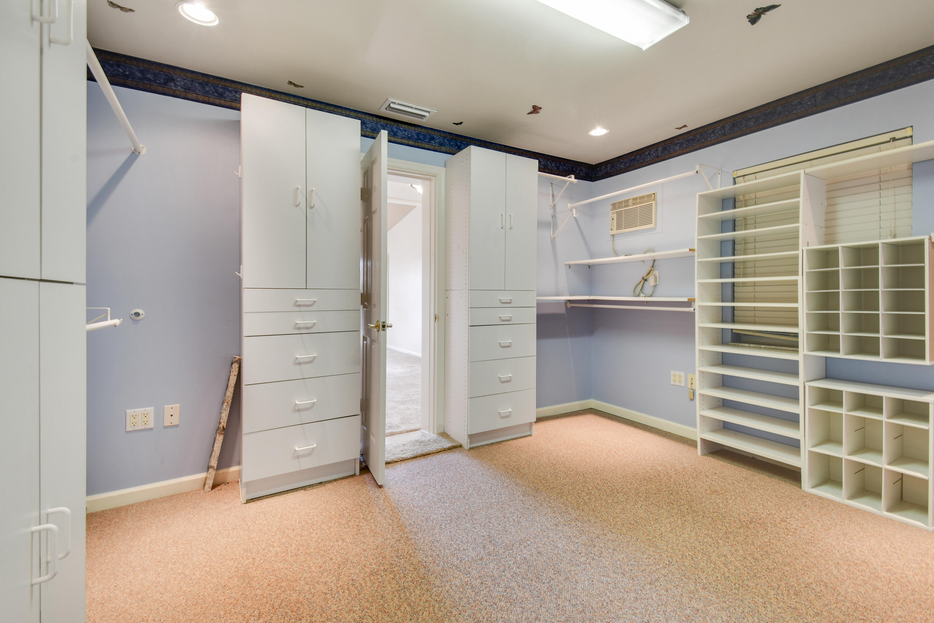122 Pineview Road Jupiter, FL 33469 - Photo 18 of 37 Master Walk in Closet
