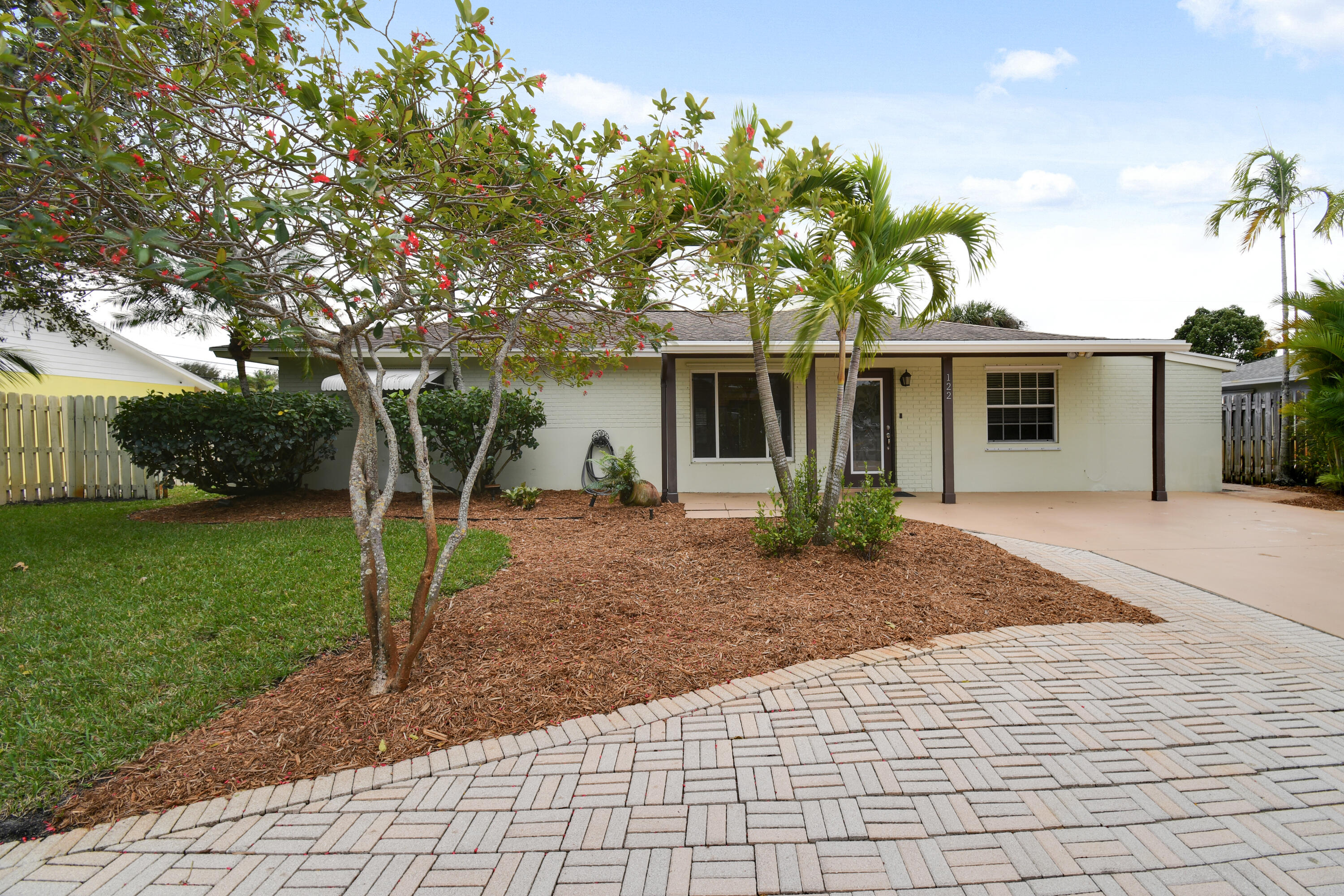 122 Pineview Road Jupiter, FL 33469 - Photo 2 of 37 Front